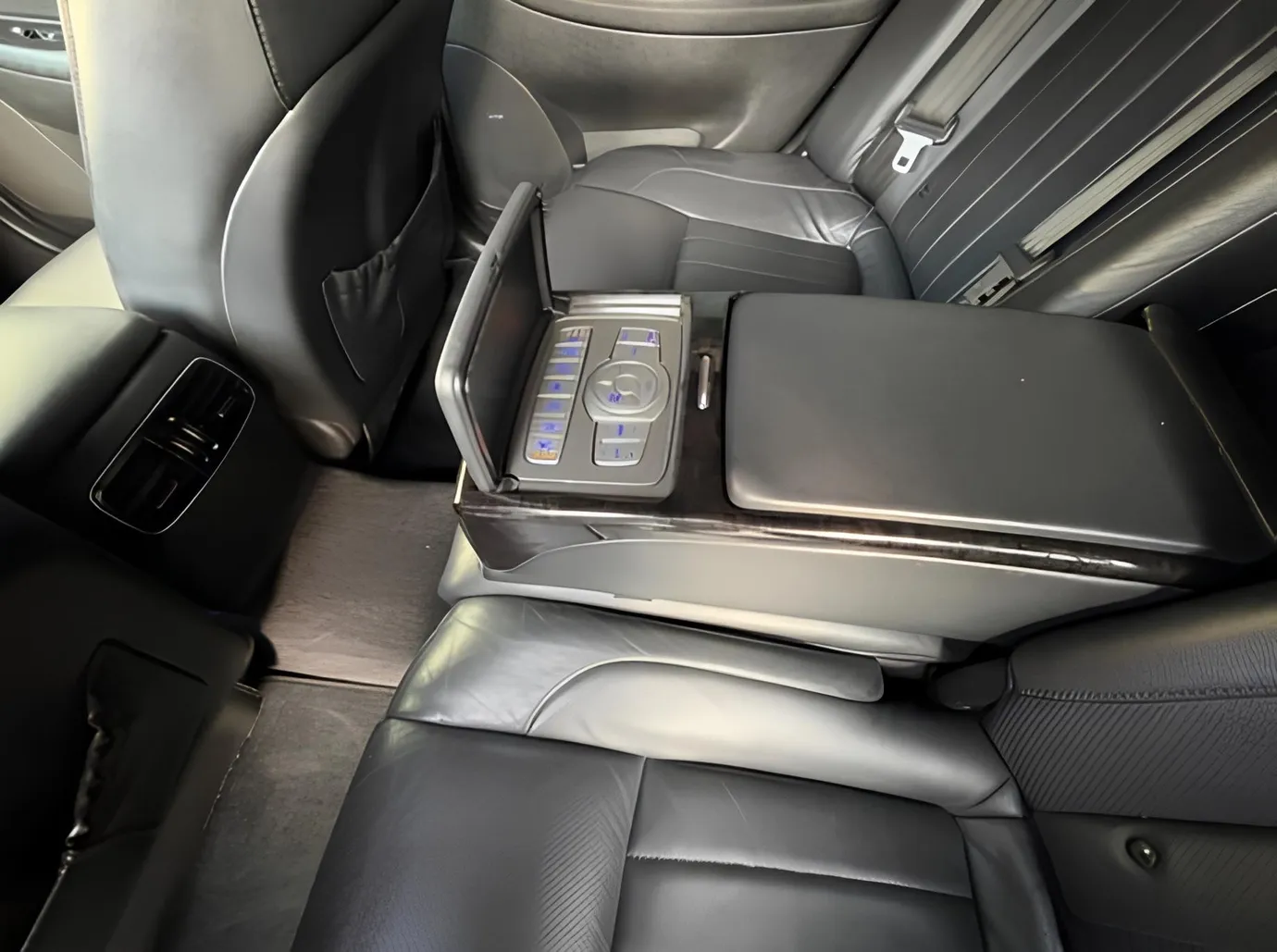 Hyundai Genesis, 3.8 L, 2012 год, 232 000 km, Баку - Цена: 19 800 ₼ - Tunel.az