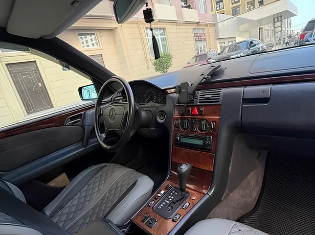Mercedes E 240, 2.4 L, 1997 year, 433 891 km, Baku - Price: 10 800 ₼ - Tunel.az
