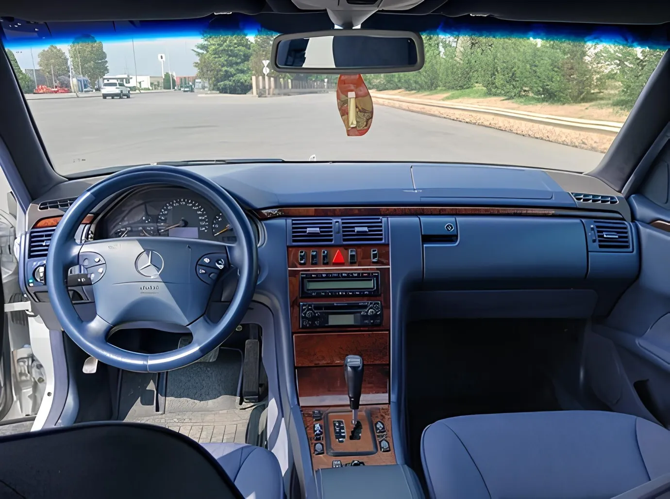 Mercedes E 240, 2.4 L, 1999 سنة, 406 639 km, Ganja - السعر: 13 300 ₼ - Tunel.az