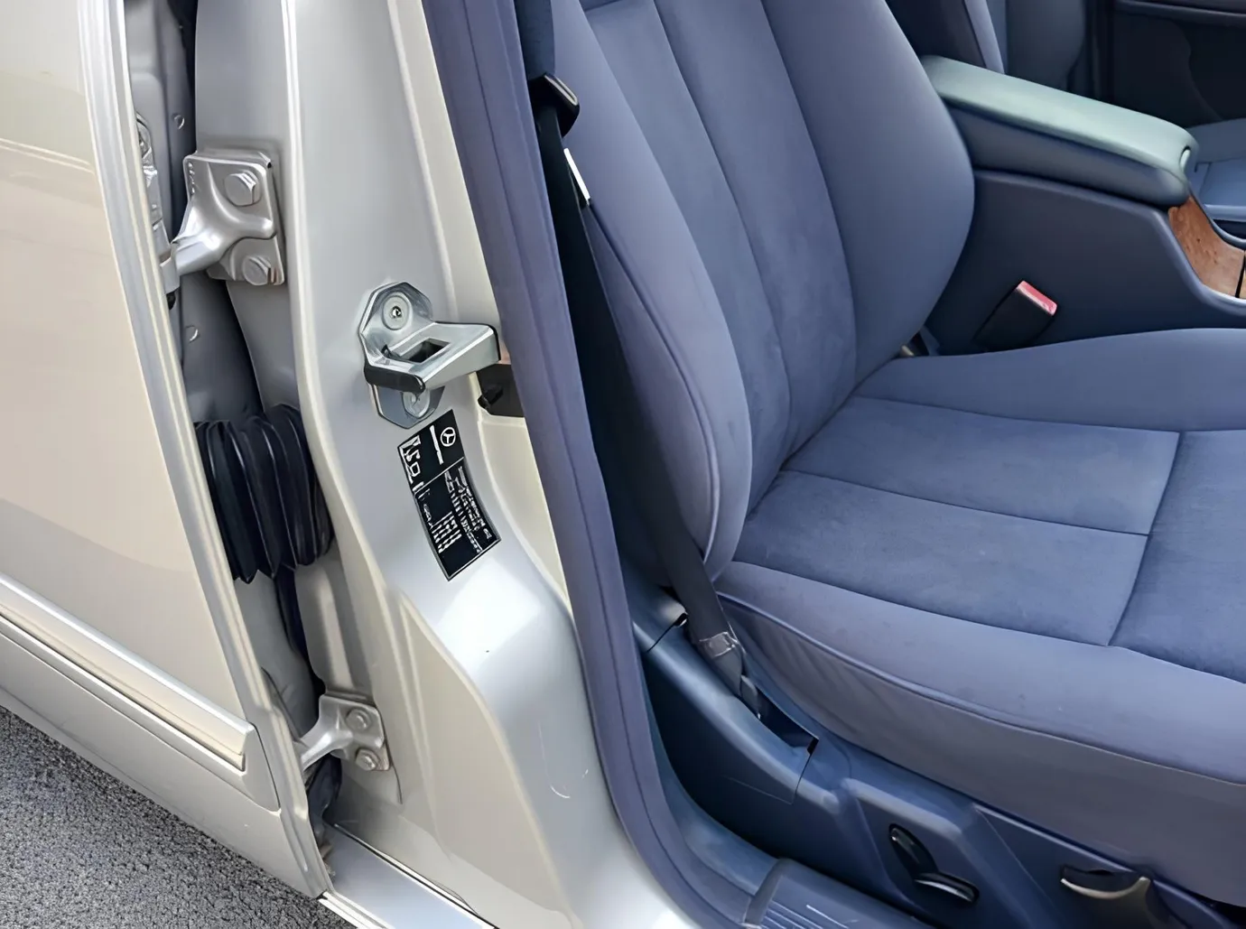 Mercedes E 240, 2.4 L, 1999 سنة, 406 639 km, Ganja - السعر: 13 300 ₼ - Tunel.az