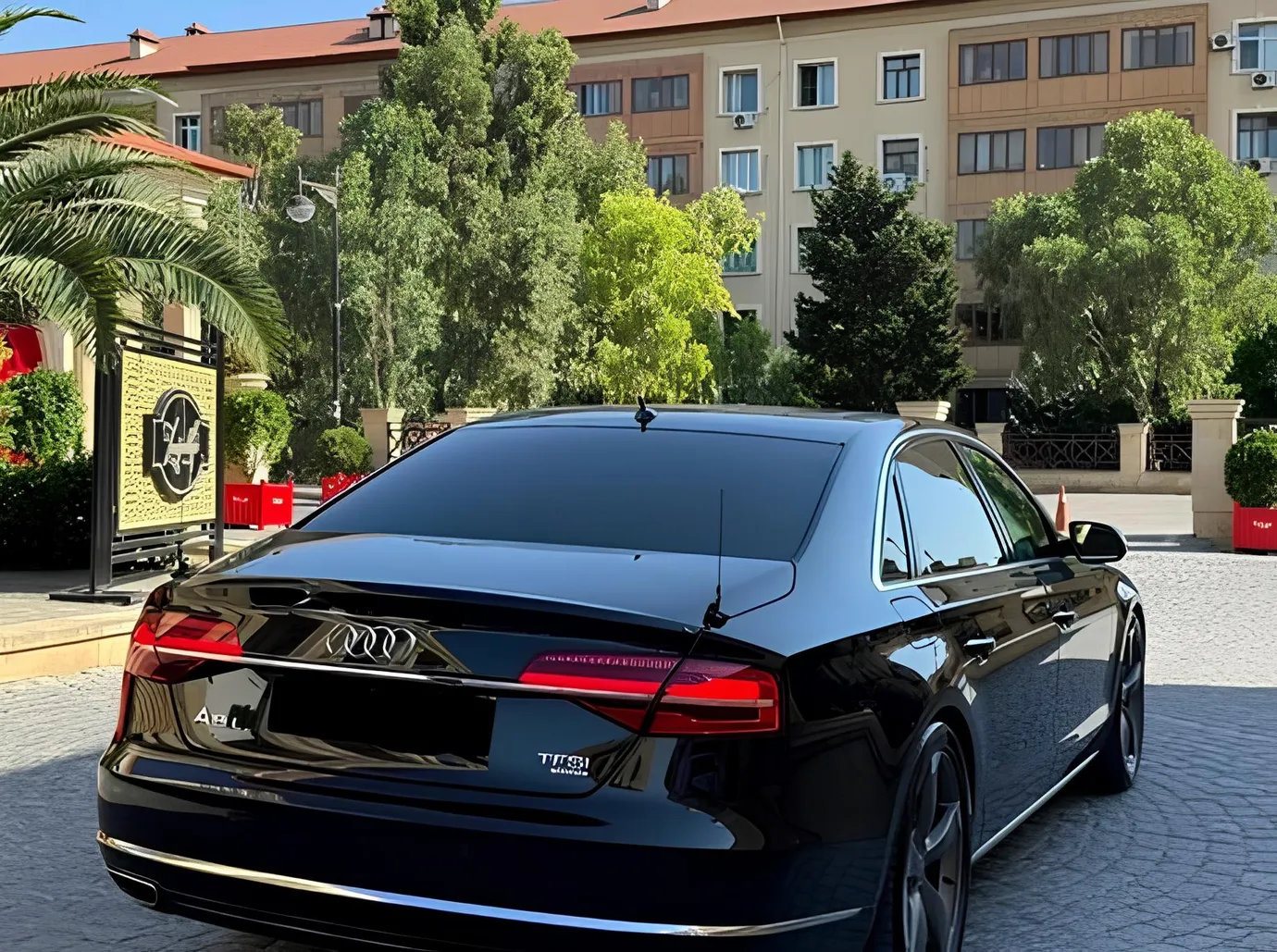 Audi A8, 4.0 L, 2014 год, 93 000 km, Баку - Цена: 48 500 ₼ - Tunel.az