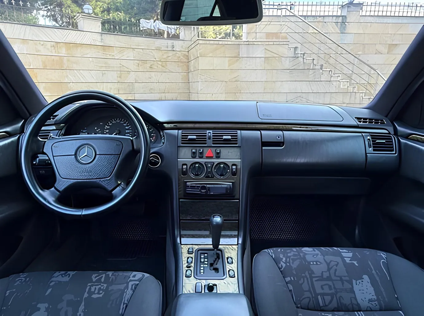 Mercedes E 240, 2.4 L, 1998 year, 382 541 km, Ganja - Price: 12 600 ₼ - Tunel.az