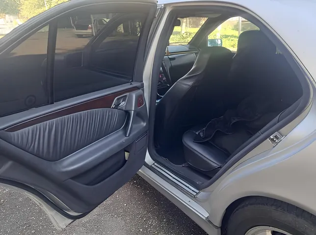 Mercedes E 250, 2.5 L, 1996 year, 382 000 km, Gazakh - Price: 5 300 ₼ - Tunel.az