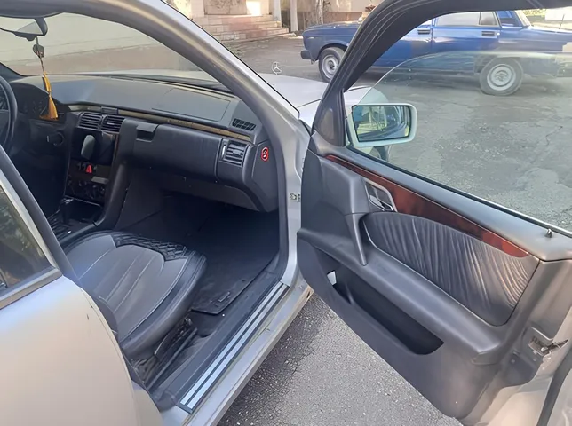 Mercedes E 250, 2.5 L, 1996 year, 382 000 km, Gazakh - Price: 5 300 ₼ - Tunel.az