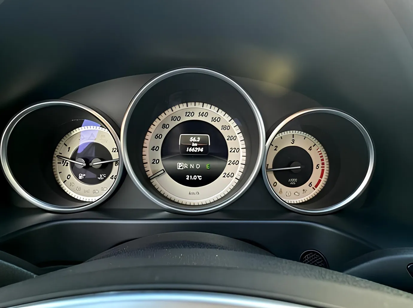 Mercedes E 220, 2.1 L, 2014 год, 166 000 km, Баку - Цена: 28 000 ₼ - Tunel.az