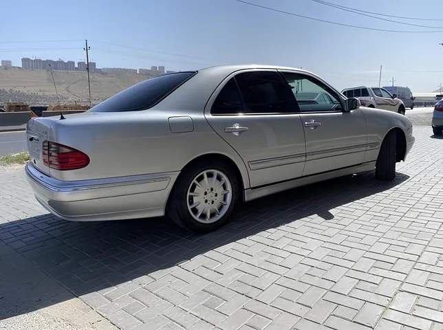 Mercedes E 220, 2.2 L, 2000 i̇l, 496 000 km, Bakı - Qiymət: 15 900 ₼ - Tunel.az
