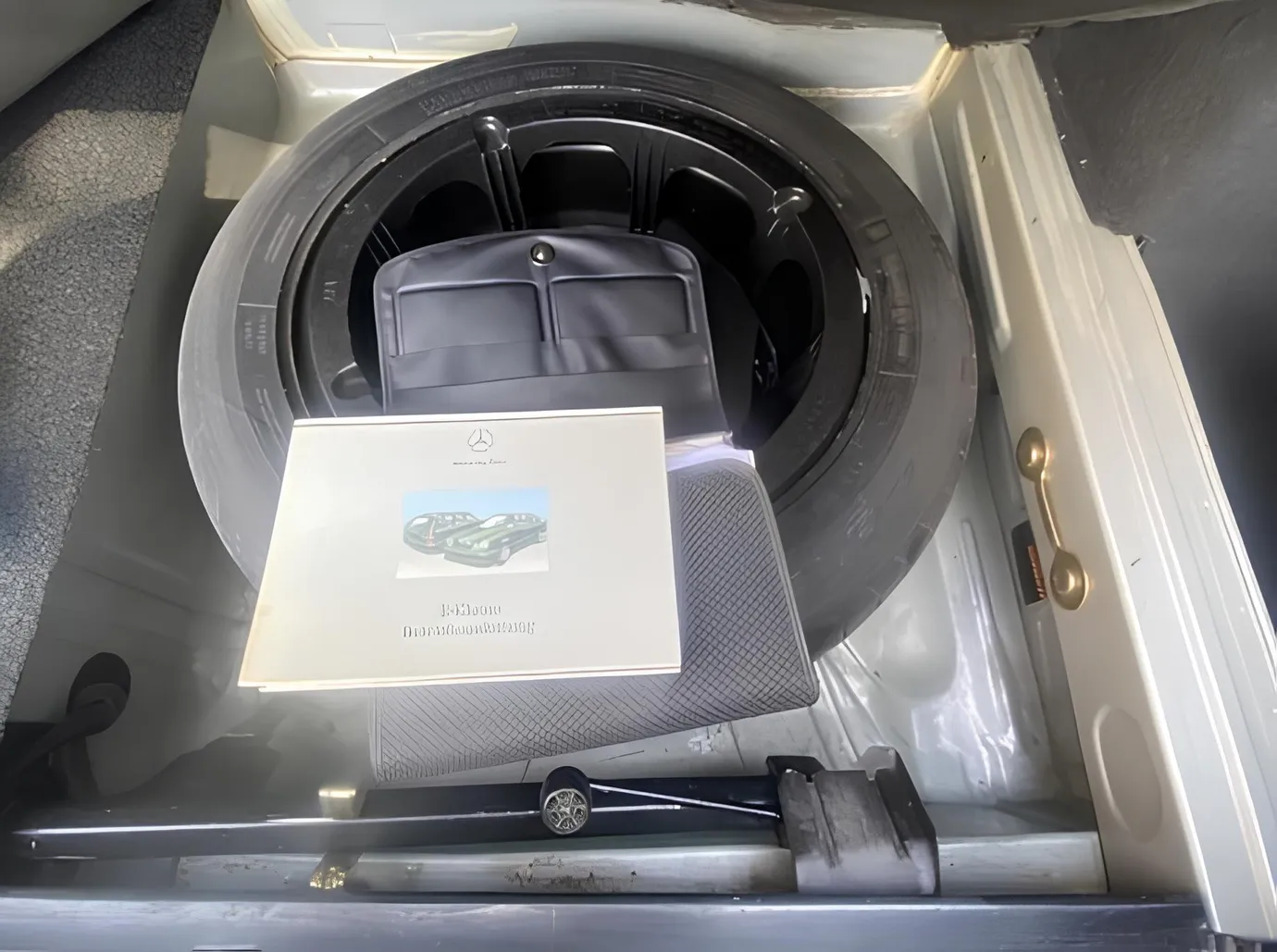 Mercedes E 220, 2.2 L, 2000 i̇l, 496 000 km, Bakı - Qiymət: 15 900 ₼ - Tunel.az