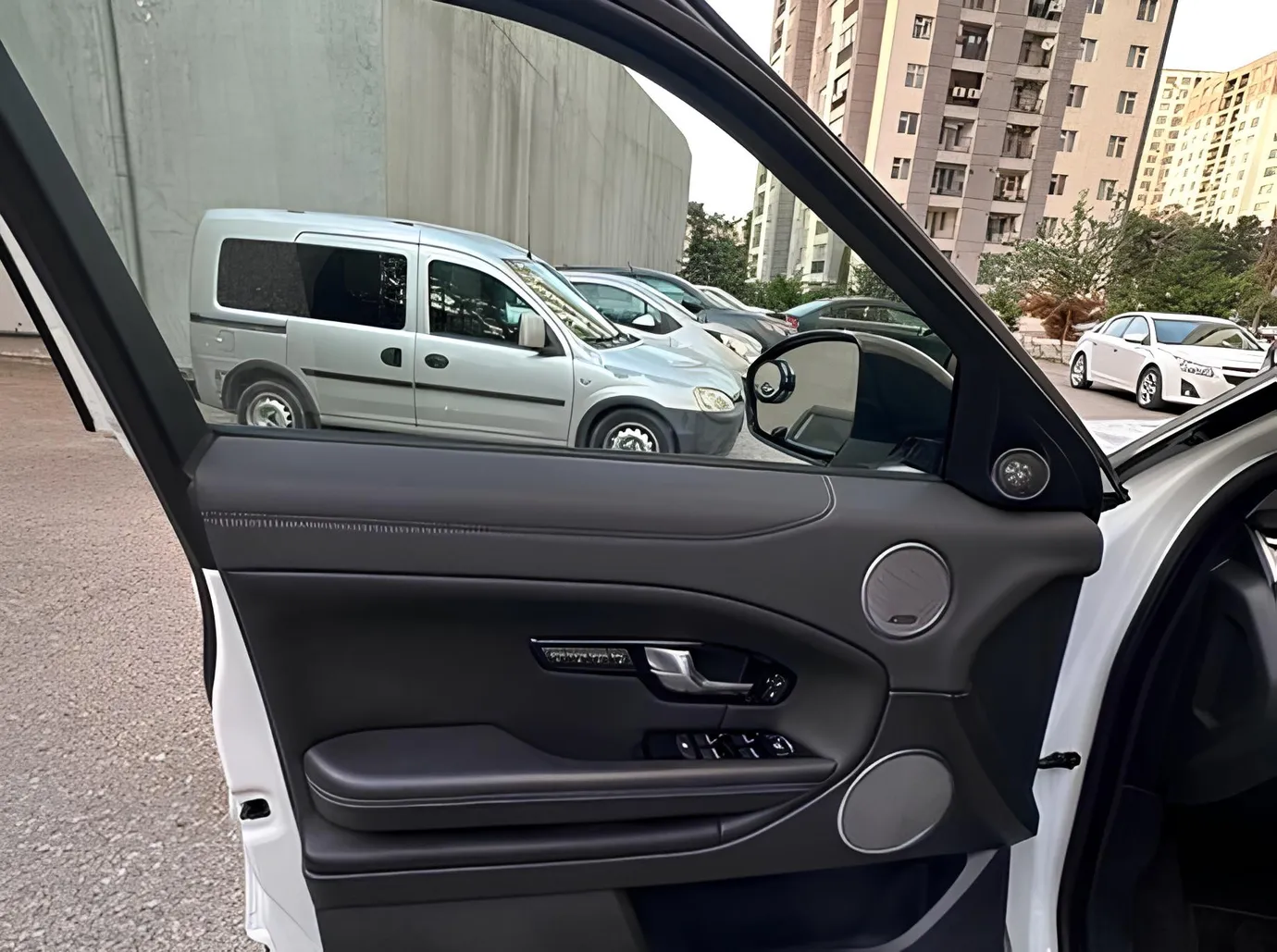 Land Rover RR Evoque, 2.0 L, 2016 ano, 117 600 km, Baku - Preço: 28 000 ₼ - Tunel.az