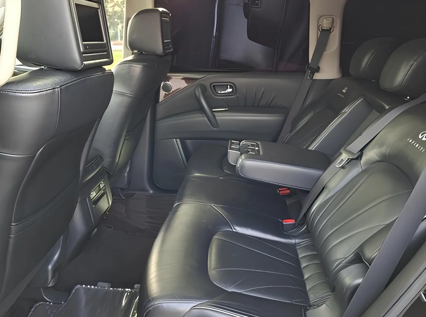 Infiniti QX56, 5.6 L, 2011 yıl, 250 000 km, Baku - Fiyat: 28 000 ₼ - Tunel.az