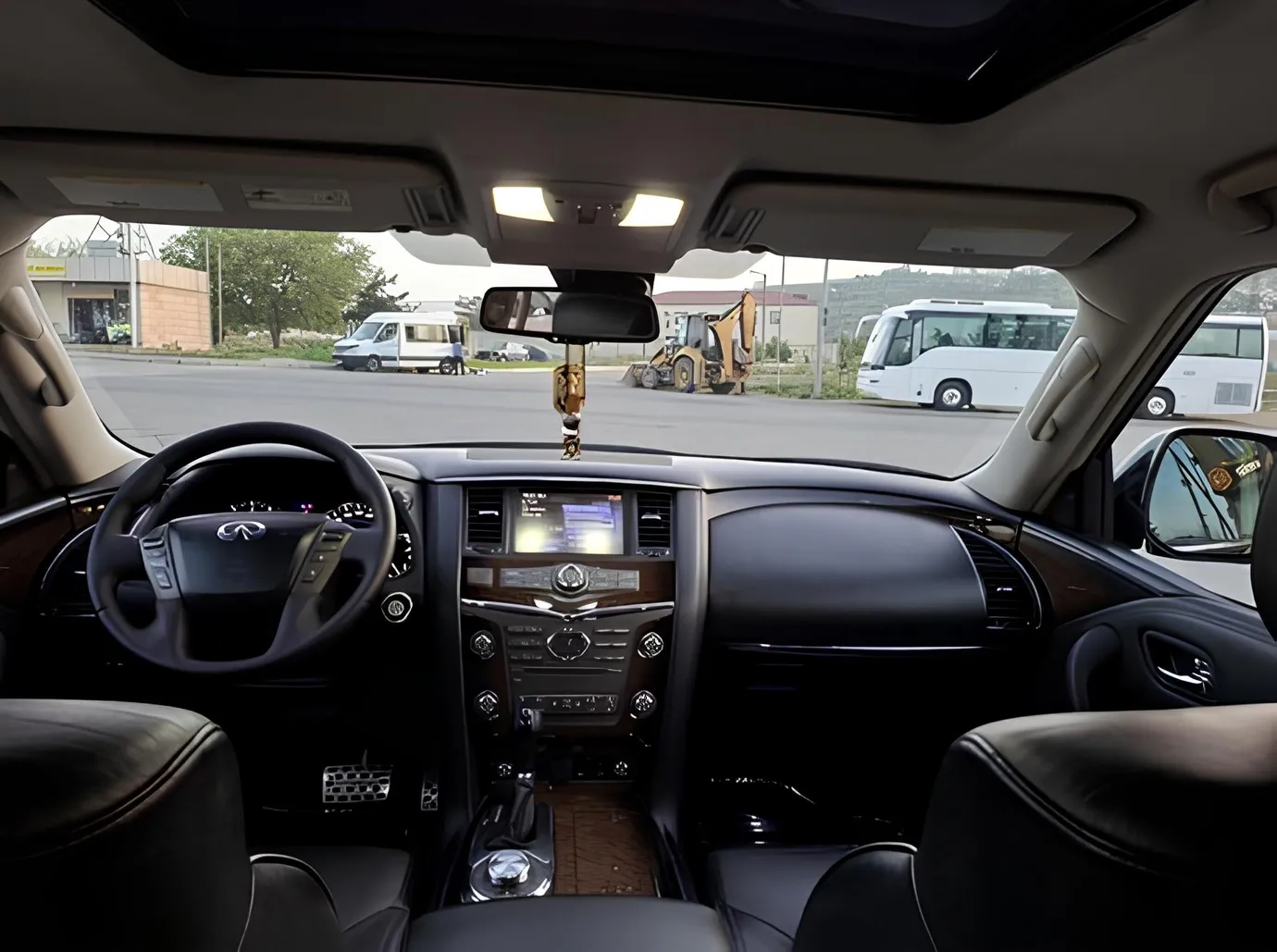 Infiniti QX56, 5.6 L, 2011 yıl, 250 000 km, Baku - Fiyat: 28 000 ₼ - Tunel.az