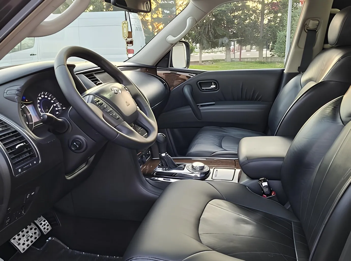 Infiniti QX56, 5.6 L, 2011 yıl, 250 000 km, Baku - Fiyat: 28 000 ₼ - Tunel.az